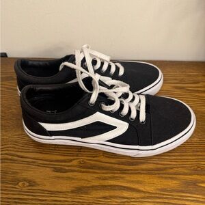 Time and Tru Black & White Retro Canvas Sneakers - Size 7W